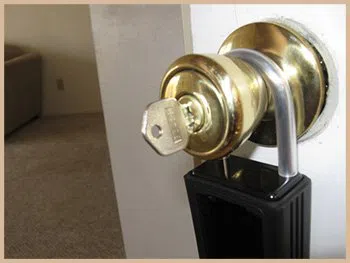 Elite Locksmith Services Denver, CO 303-716-2776 - 3-locksmith-key-service